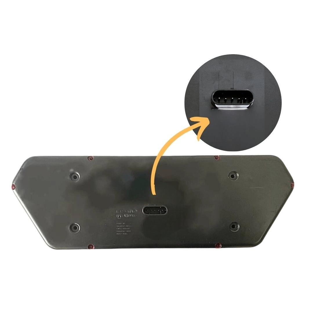 Lanterna Traseira Implemento Guerra Após 2012 24V Direito Lanterna Traseira Implemento Guerra Após 2012 24V Direito