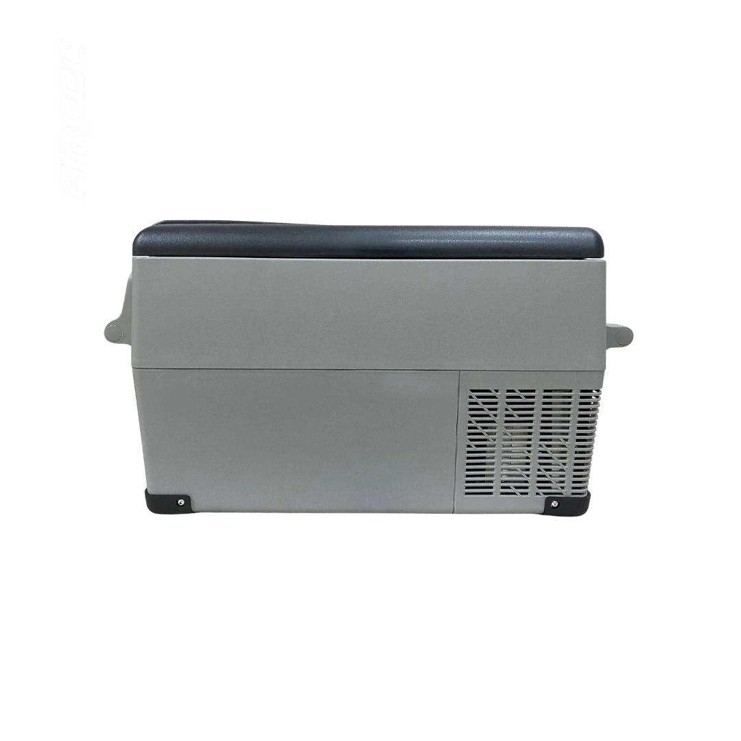 Geladeira 35 Litros 12V/24V 110v/220v Caminhão Ônibus Van Geladeira 35 Litros 12V/24V 110v/220v Caminhão Ônibus Van