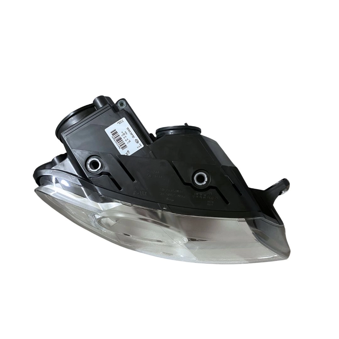 Farol Para Passat 2005 a 2010 Lado Direito 3C0941005J Hella Farol Para Passat 2005 a 2010 Lado Direito 3C0941005J Hella