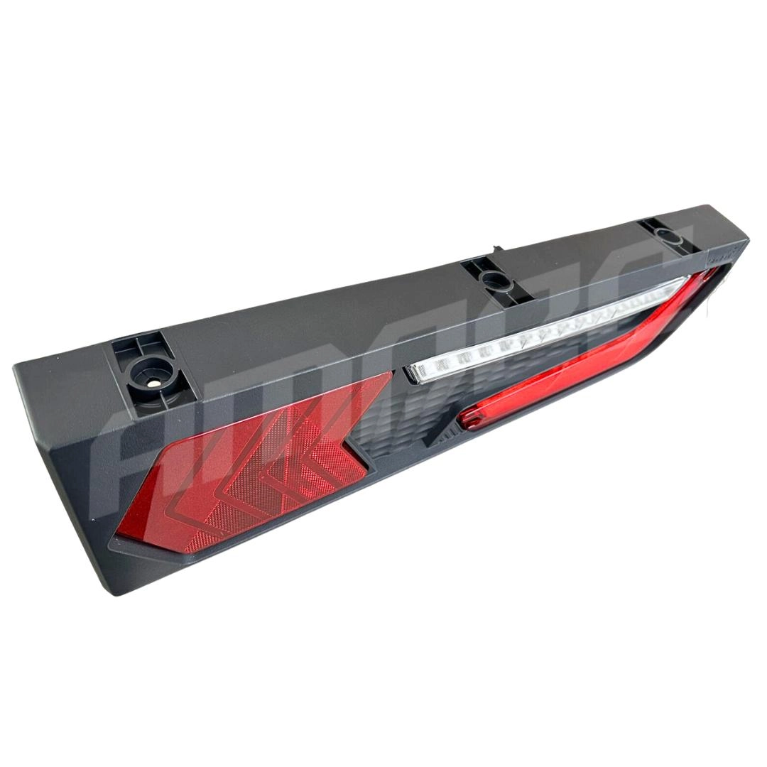 Lanterna Traseira Implemento Euro Bivolt c/ chicote Direito