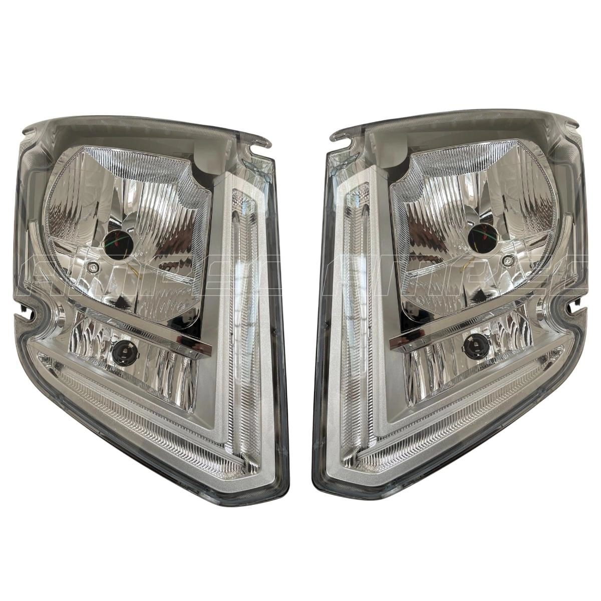 Par Farol Para Volvo VM 270 330 Após 2015 com LED Par Farol Para Volvo VM 270 330 Após 2015 com LED