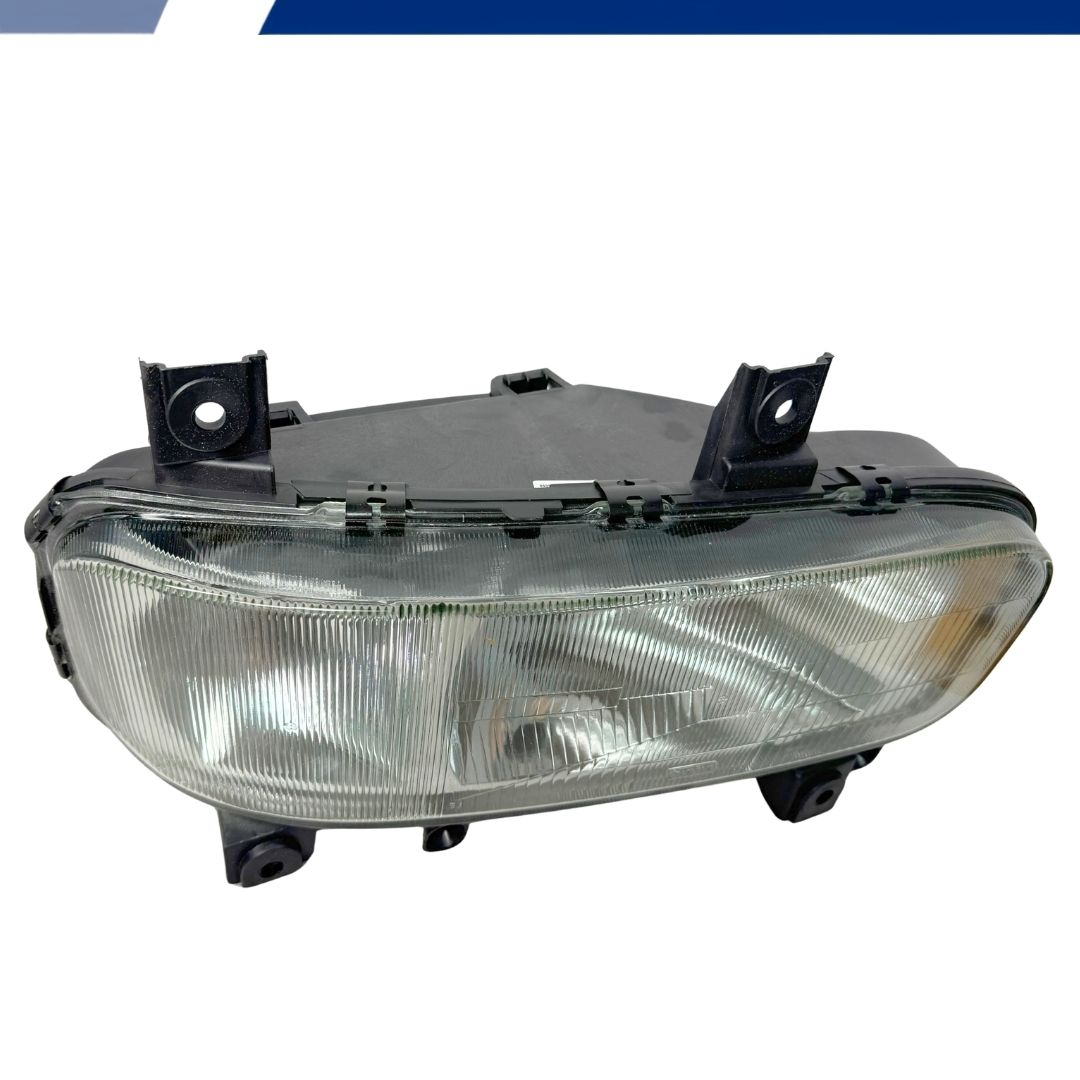 Farol Principal Lado Direito Com Auxiliar de Neblina Mercedes Benz MB Atego 1315 1418 1718 1725 2425 2428 Ano 2006 a 2011