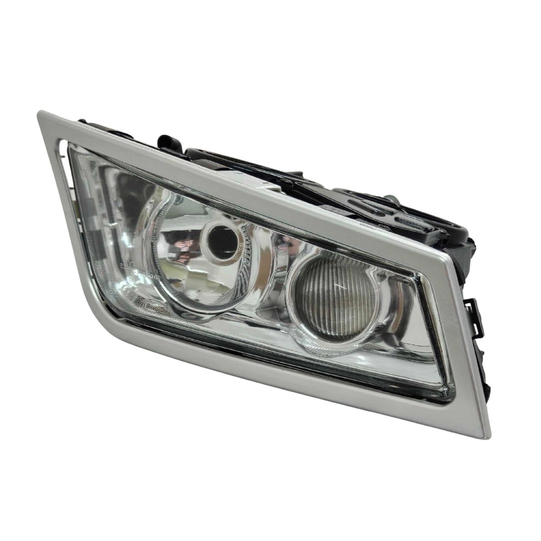Farol Auxiliar Milha e Neblina Foco Duplo Com Moldura Para Volvo FM FH Lado Direito Farol Auxiliar Milha e Neblina Foco Duplo Com Moldura Para Volvo FM FH Lado Direito